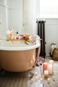 Easy Ways to Decorate Your Bathroom this Holiday Season