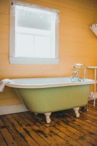 Reviving Old Bathroom Without Spending a Fortune