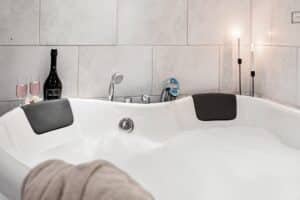 Why Refinishing Your Bathtub is Your Best Option