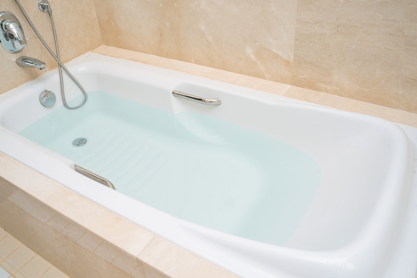 Bathtub Refinishing vs Replacement: Which One Makes More Sense?