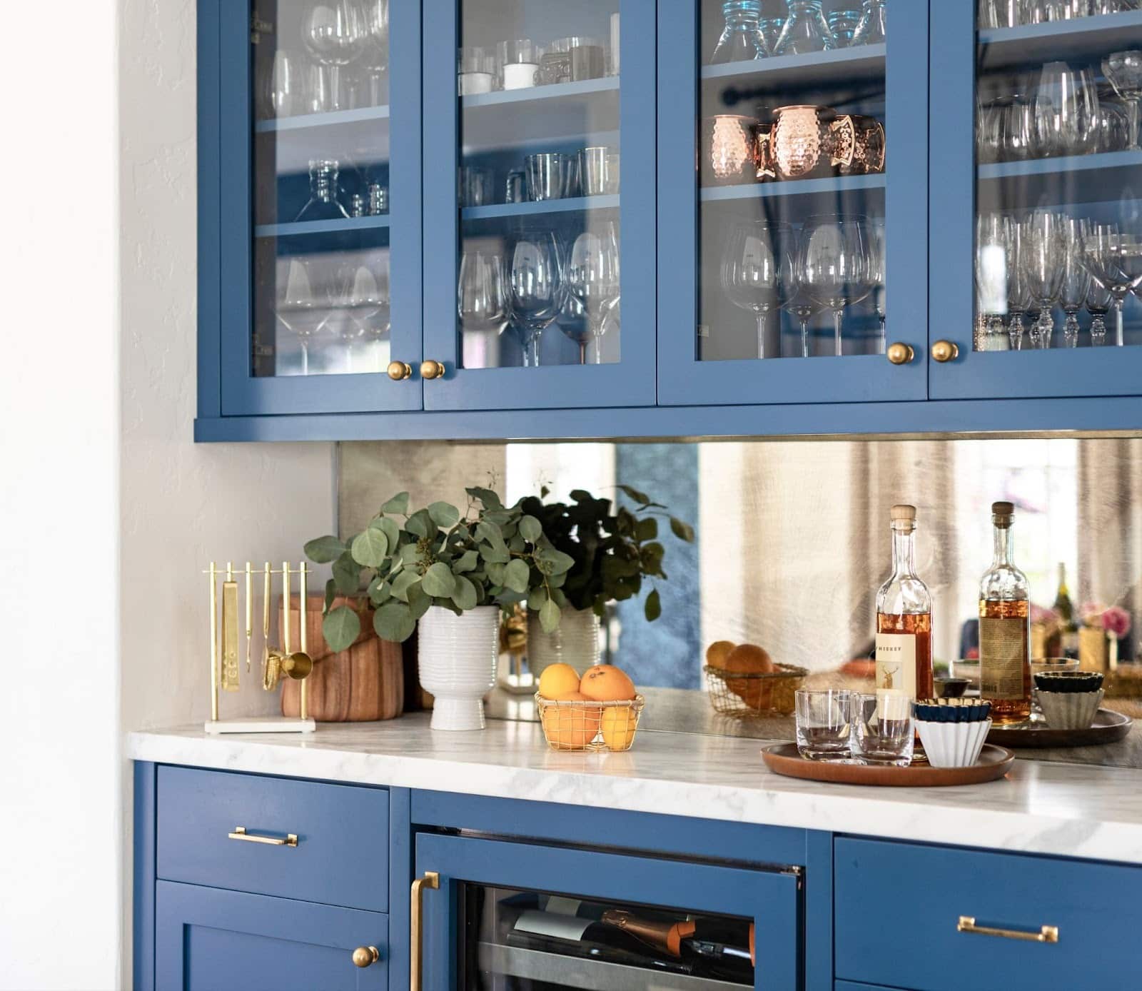 How to Decide Between Cabinet Refacing and Refinishing