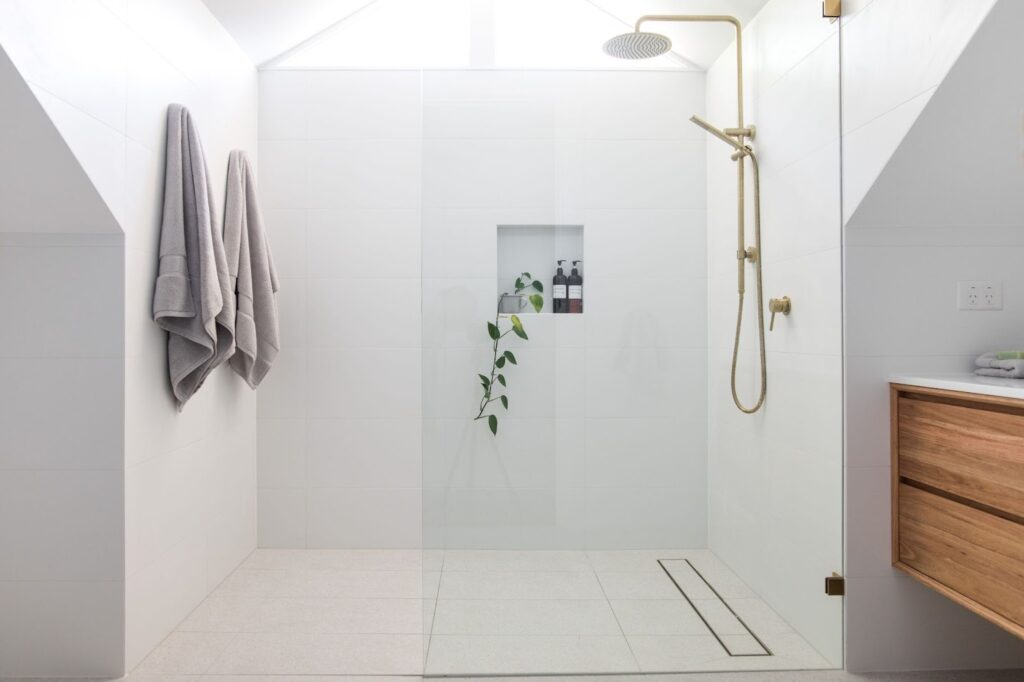 how much does it cost to reglaze a shower